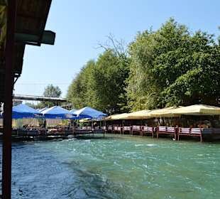 Restaurant auf dem Dim-Fluss