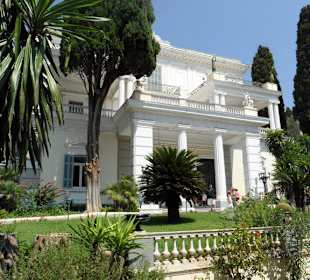 Vorderansicht Achilleion