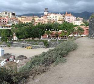 Blick vom Felsen auf die Duque Promenade