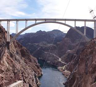 Most widoczny z tamy Hoovera