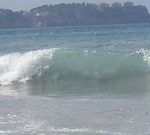 Wunderbare Wellen am Strand