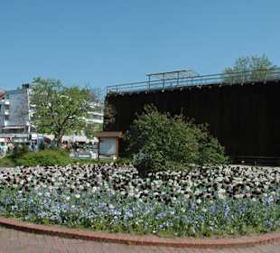 Gradierwerk mit Uhrenturm am Kurpark-Eingang