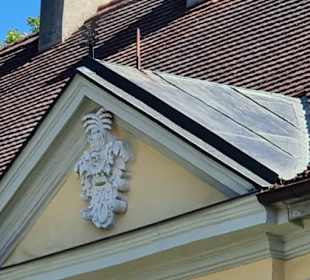 Am Haupthaus das Wappen