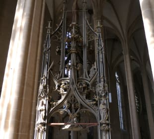 Detail am Turm vom Taufstein in der Severikirche