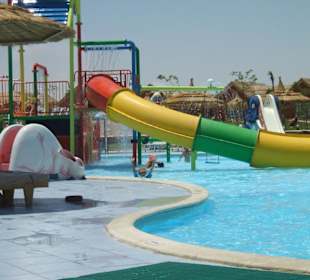 Kleinkinderbecken mit Rutsche