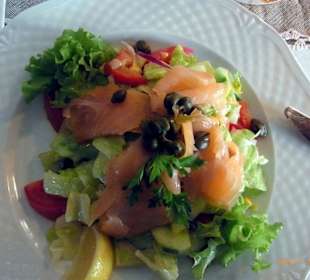 Salat mit geräuchertem Lachs