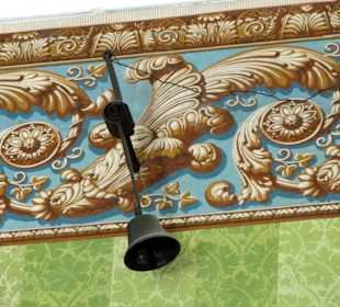 Klingel an der Decke eines Dienerzimmers