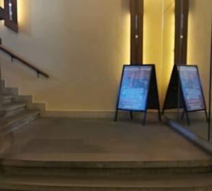 Treppenaufgang zum Theater