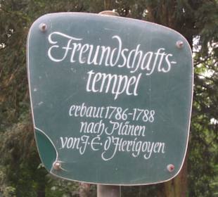 Die Beschilderung des Freundschaftshauses.