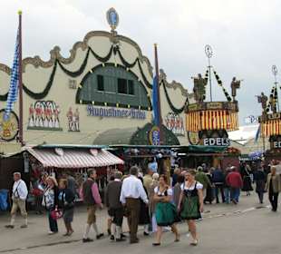 Eines von 14 Festzelten