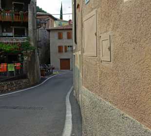Die engste Straßenstelle im Dorf