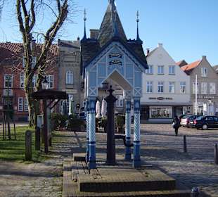 Die Wasserpumpe auf dem Marktplatz