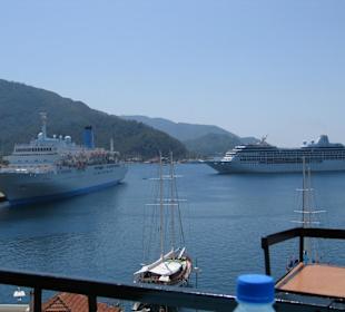 Kreuzfahrtschiffe im Hafen von Marmaris
