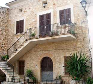 Verspielte Fassade eines Hauses