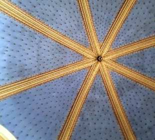 Deckenansicht in der Kirche
