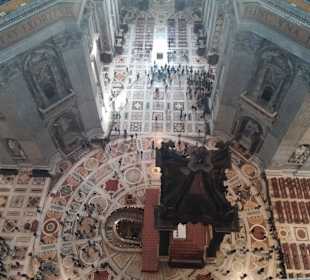 Blick von oben in den Petersdom