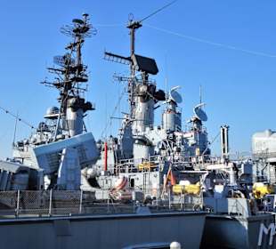 Blick auf die Aufbauten der "Mölders"