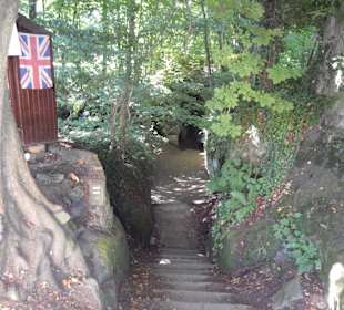 Wanderweg vor dem Schloss