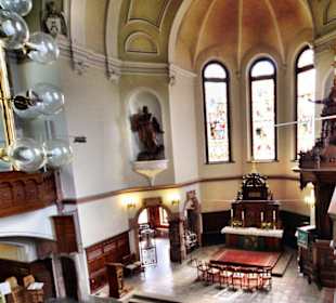 Blick in den Altarraum