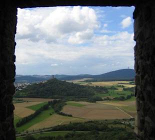 Die gegenüberliegende Burgruine Vetzberg.