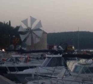 Bootsanlegeplätze außerhalb der Anlage, Hafen