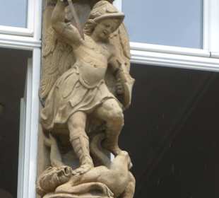 Tor-Figur am Propstenhof in der Oberen Torstraße