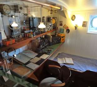 In der Funkbude der Rickmer Rickmers