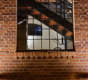 Durch das Fenster geschaut