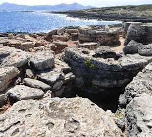 Wanderung zu den Nekropolen von Son Real
