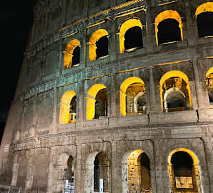 Colosseum bei Nacht
