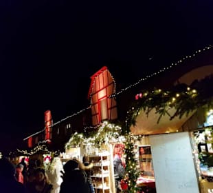 Ca. Mittig auf dem Gelände