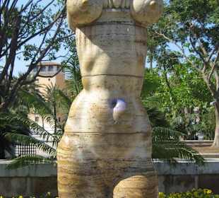 Schöne Skulptur im Park