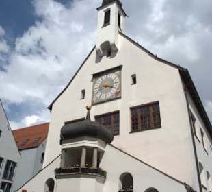 Das Rathaus von Vorne