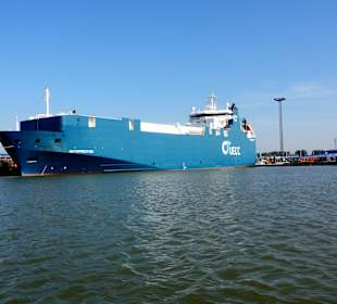 Rundfahrt durch das Autoverladeterminal