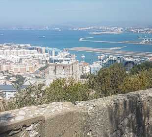 Affenfelsen und St. Michael's Cave