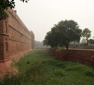 Außenmauer des Red Fort