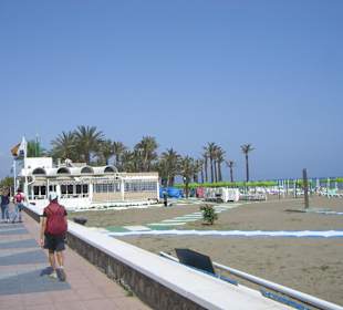 Strandbodega mit Liegen