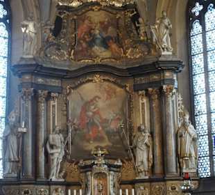 Der Altar der Kirche