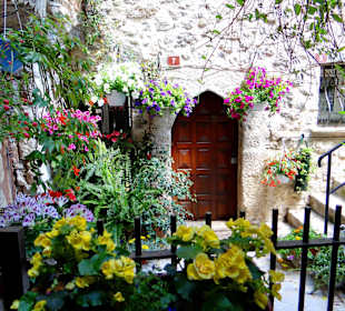 Тюррет-сюр-Лу. Дворик