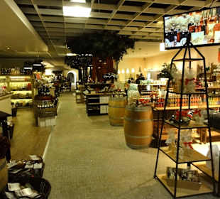 Blick in Geschäfte des Mediterraneo