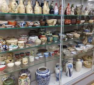 Im Schaumagazin des Übersee-Museums
