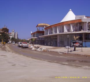 Neues Shopping-Center vorm Royal Dragon