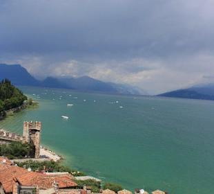 Blick von der Scaligerburg auf Sirmione