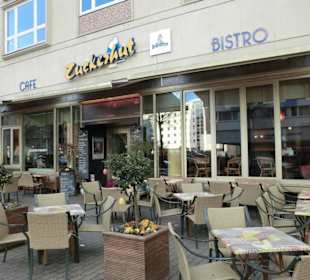 Außenansicht mit Terrasse