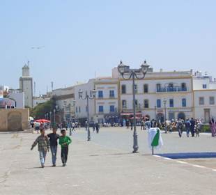 Weg vom Hafen in die Stadt