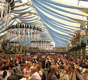 Eines von 14 Festzelten