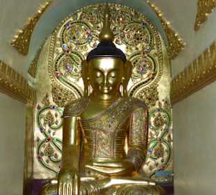 Einer der Buddhas in der Pagode