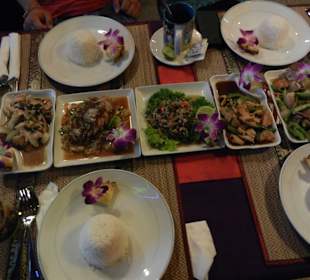 Eine Auswahl Thai-Essen aus der Karte (2015)