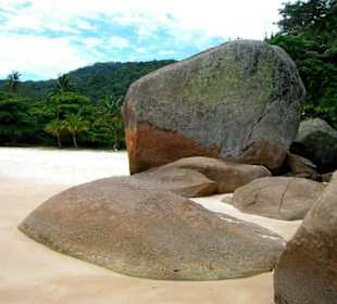 Felsen und Sand