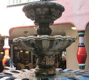 Brunnen von Friedensreich Hundertwasser